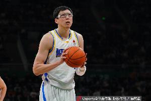 狂飙！巴里·布朗再战故地，桑普森加盟助周琦解压