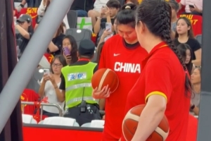 战报：张子宇缺席女篮热身赛