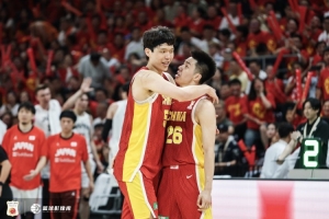 记者：中国男篮第二阶段形势依旧严峻，稳扎稳打逐步前进吧