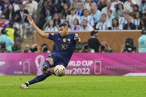 迪萨西回顾2022世界杯:姆巴佩最出色,凯恩最难应对,登贝莱最幽默