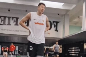 王少杰直播训练穿宏远训练服，暂未返粤，去向未明