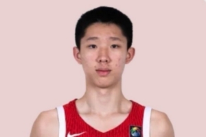 下半场表现低迷！张宇辰上半场投中6个三分，全场14投7中，三分球12投6中，贡献20分