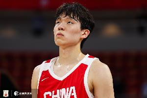 杨瀚森在国家队仅是第三中锋，应以继伟大秋作为内外核心出战