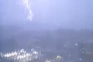太阳报：英格兰训练场地遭受剧烈雷暴，球队接到室内避险警示