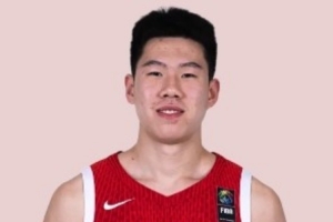 媒体人表示：张子一适宜培养为后卫，我们需要高且体重适中的前锋