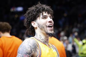 球爹称三球胜过东契奇 东契奇即便场均40分也难击败我儿