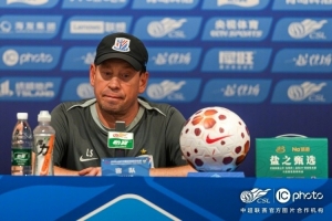 斯卢茨基表示，金顺凯初步被诊断为肋骨骨折，将在大连的医院接受治疗