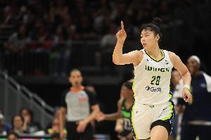 李月汝表现亮眼，6投4中&三分4中2斩获10分3篮板2助攻，助力球队今日取胜