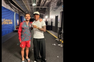 队友们已提前碰面！罗德里戈在社交媒体上分享与B席的合影：我们现在同场竞技了