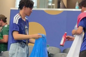 国际足联：日本球迷每场比赛后都会打扫体育场，这是出于尊重