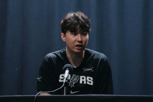 李贤重表示队友很乐意传球并信任他的能力