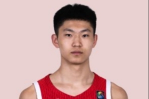 张淳智投篮仅4中8，三分球3中0，收获10分2篮板1助攻