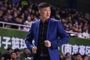杜锋工作繁忙，广东男篮应主动为杜导减负或考虑聘请外籍教练