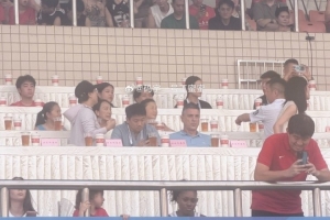 记者：U23国足教练安东尼奥亲临重庆铜梁龙与浙江比赛现场