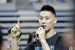 林书豪：曾被长辈责怪父母供打球费钱，哈佛毕业后却反过来询问