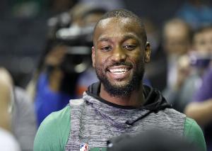 肯巴·沃克向黄蜂球迷表示:NBA将见证多起令人难以置信的交易,唯有信任管理层
