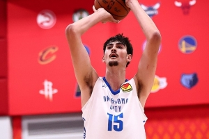 全能巨人!12号新秀马拉6投6中高效贡献14分7篮板6助攻 罚球5中1需加强