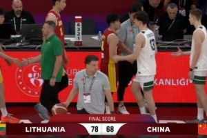 张宇辰手感不佳，中国U17男篮远投火力减退，陈昱休投篮不佳