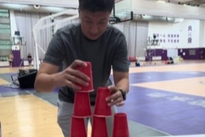 叠杯子速战速决！北控男篮神将一秒惊人，谁能敌手？