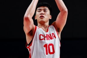 这绝对是高级货!苏群表示:王俊杰回国后,中国男篮立刻焕然一新