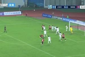 蓉城角球机会制造混乱，韩鹏飞门前头球破门