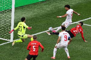 雷扎伊扬全场表现:3次射门1次射正1次拦截4次抢断,得分6.8