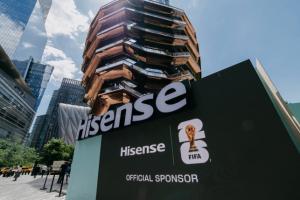 海信、FIFA与阿迪达斯共同举办的快闪活动登陆纽约,激发世界杯RGB足球狂潮