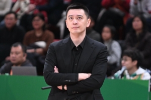 杨鸣表示：中国篮球与足球相似，杨瀚森在NBA面临挑战