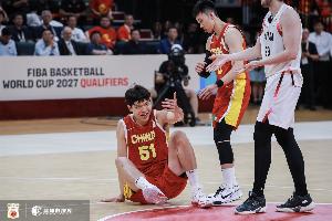 NBA球员杨瀚森13分钟内5投3中得9分7篮板4次犯规，6罚3中且空篮三不沾