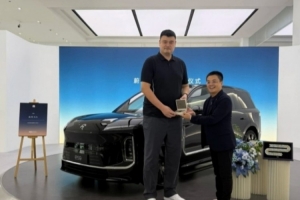两月苦等，姚明蔚来ES9到手！数据揭示豪华体验，车友互动升温