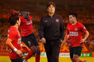 铁人战西海岸首秀：四外援对决！姆本扎、热菲尼奥领衔，阿齐兹登场