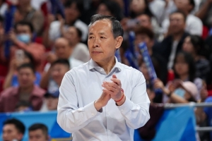 解说：许利民情绪激动下说出的“脓包”，北京队员并无躺平之意，富有羞耻心