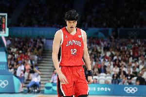 渡边雄太11次出手命中5球&三分球4投1中&罚球5罚5中 拿下16分4篮板1助攻