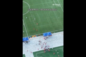 张家界湘超博主回应争议：对方先辱骂我方球员，接着恶意犯规