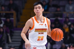 赵继伟赞庞峥麟场上冷静 指导合理
