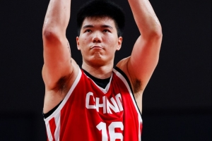 难以言表！焦泊乔替补仅5分钟便犯规3次，数据栏均为0&正负值+7