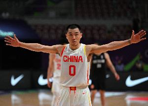 机会有限！高诗岩4投1中三分3投全失仅得2分2板3次犯规