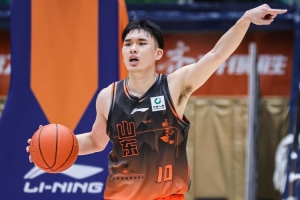 山东高速男篮正寻求出售谢智杰，球员去留将依据新后卫引进情况而定