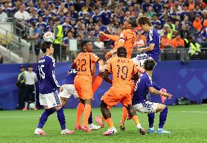 镰田大地调侃小川航基：进球的是我，你却高兴得不行