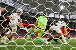 比利时以1-0领先!德布劳内助攻,特罗萨德在混战之中打入一球