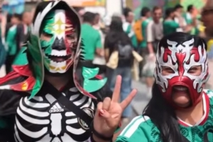 墨西哥城举行世界杯主题游行，传奇球星巨型雕像现身改革大道
