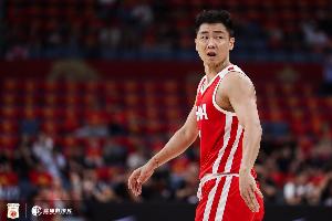 鲁媒称杨瀚森适应男篮需时间，高诗岩伤愈出战表现佳
