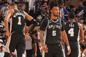 NBA总决赛历史上，1-3落后仅2016年骑士队成功逆袭，其余38队均告失利