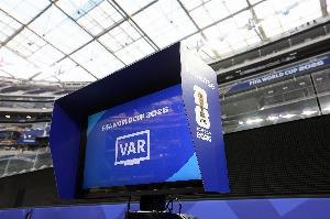 津媒报道:世界杯VAR新规在争议中实施,多次实现关键纠正