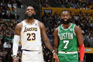 战报:詹姆斯率76人取胜,新赛季展望MVP