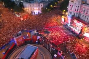 西班牙夺冠游行吸引近180万人参与，西贝莱斯广场聚集12万民众