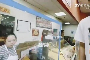 杨瀚森之前吃煎饼果子时想起周琦：我跟我琦哥也是梦幻联动了