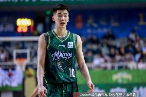 媒体人：郭昊文急需提升技能时却错失了最佳时机