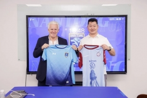 南希兹足球俱乐部访问南通支云，共寻足球发展新途径