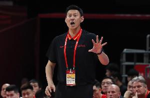 京媒称李楠将接任队史第11位主教练,许利民卸任后获荣誉职位